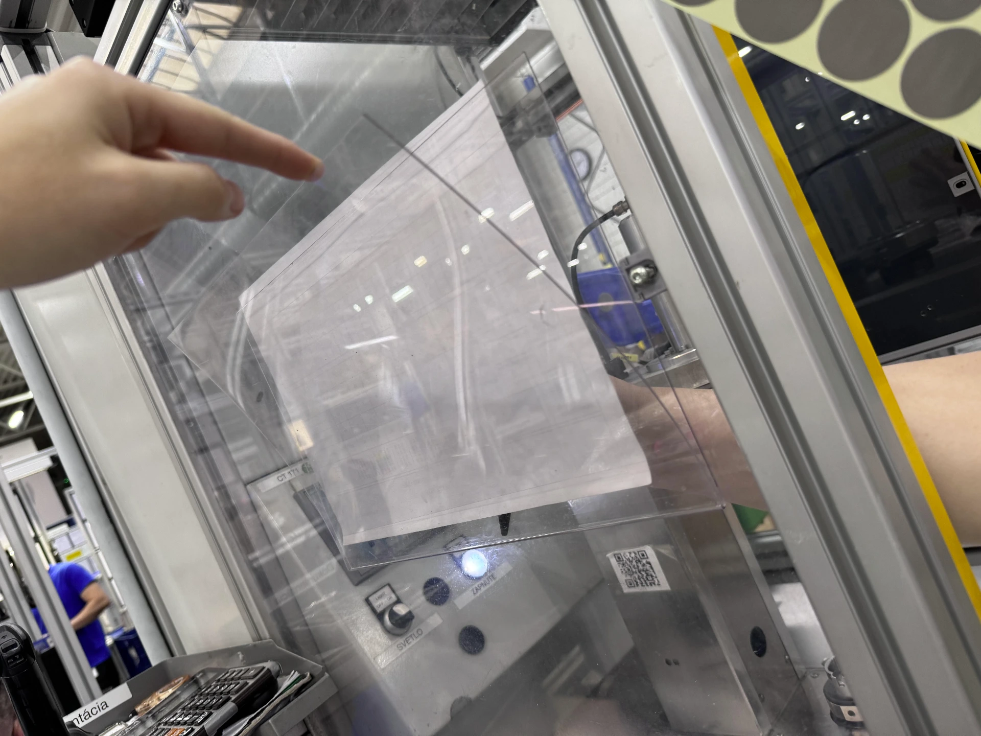 [IK330220-C] Samolepiaci držiak dokumentov A4, otvor na dlhšej strane